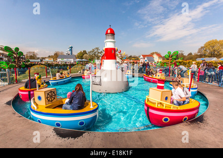 Grandpa Pig's Boat Trip ride, Peppa Pig world, Paultons Park, Southampton, Angleterre, Royaume-Uni. Banque D'Images