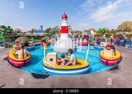 Grandpa Pig's Boat Trip ride, Peppa Pig world, Paultons Park, Southampton, Angleterre, Royaume-Uni. Banque D'Images