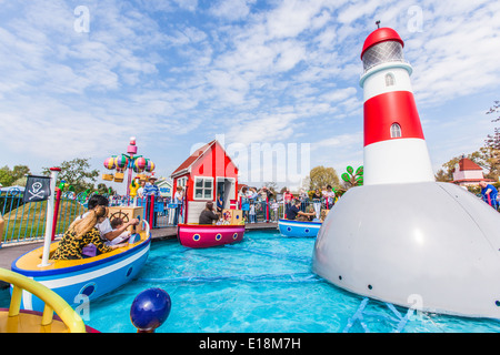 Grandpa Pig's Boat Trip ride, Peppa Pig world, Paultons Park, Southampton, Angleterre, Royaume-Uni. Banque D'Images