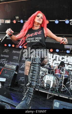 San Antonio, États-Unis d'Amérique. 24 mai, 2014. Heidi Berger avec Butcher Babies effectue au cours de River City Rockfest au AT&T Center le 24 mai 2014 à San Antonio, Texas. © Manuel Nauta/NurPhoto ZUMAPRESS.com/Alamy/Live News Banque D'Images