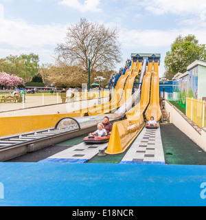 L'eau Wave Runner coaster, Paultons Park, Southampton, Angleterre, Royaume-Uni. Banque D'Images