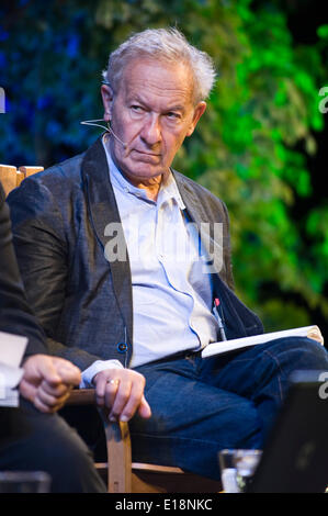 Simon Schama à Barbara Winton offre lancement de son livre sur la vie de son père Sir Nicholas Winton au Hay Festival 2014 ©Jeff Morgan Banque D'Images