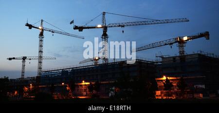 Les grues de construction d'un site de construction, capturé le 21 mai 2014 à Hambourg. Banque D'Images