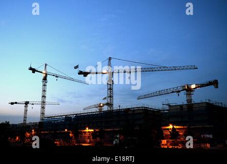 Les grues de construction d'un site de construction, capturé le 21 mai 2014 à Hambourg. Banque D'Images