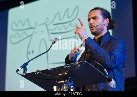 Illustrator Oliver Jeffers parle de son travail à Hay Festival 2014 ©Jeff Morgan Banque D'Images
