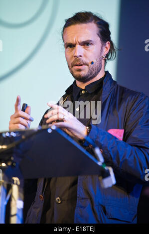 Illustrator Oliver Jeffers parle de son travail à Hay Festival 2014 ©Jeff Morgan Banque D'Images