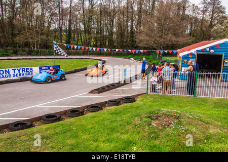 Go Karts driver ride at Paultons Park, Southampton, Angleterre, Royaume-Uni. Banque D'Images