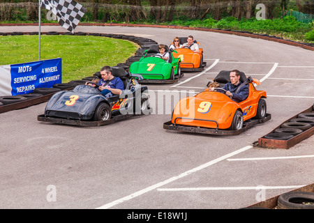 Go Karts driver ride at Paultons Park, Southampton, Angleterre, Royaume-Uni. Banque D'Images