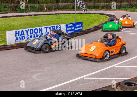 Go Karts driver ride at Paultons Park, Southampton, Angleterre, Royaume-Uni. Banque D'Images