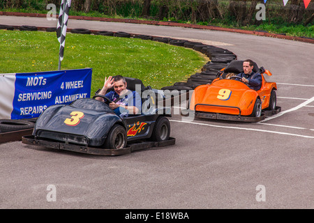 Go Karts driver ride at Paultons Park, Southampton, Angleterre, Royaume-Uni. Banque D'Images