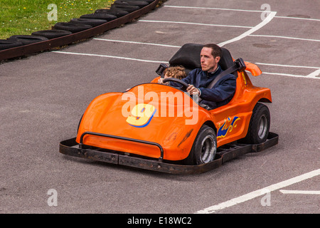 Go Karts driver ride at Paultons Park, Southampton, Angleterre, Royaume-Uni. Banque D'Images