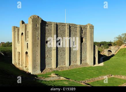 Château de Castle Rising, Norfolk, England UK Anglais Norman châteaux 12ème siècle permet de garder Banque D'Images