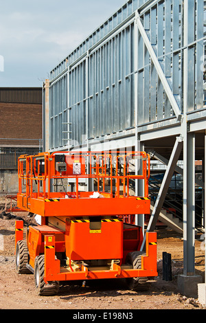 Plant Hire cherry picker de plus en plus utilisés sur les chantiers de construction pour la santé et la conformité aux normes de sécurité Banque D'Images