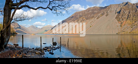 Wastwater éboulis sur le côté de la profonde Englands plan d'eau des lacs de l'ouest du Lake District Banque D'Images