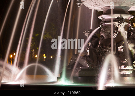 La Fontaine de Tourny à Québec, Canada, dans la nuit Banque D'Images