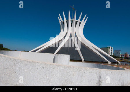 La Cathédrale Métropolitaine de Brasilia a également appelé la cathédrale de Notre Dame Aparecida, Brésil à Brasilia Banque D'Images