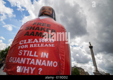 Londres : "pas un autre jour' dans la prison de Guantánamo Manifestation à Trafalgar Square. Banque D'Images