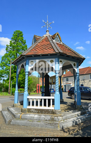 Ancien village pompe, High Road, Ickenham, London, Greater London, Angleterre, Royaume-Uni Banque D'Images