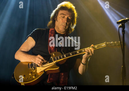 Milan Italie. 26 mai 2014. Ex guitariste Steve Hackett de Genesis se produit sur scène au théâtre Ciak durant la linéaire4'Genesis Revisited 2014 World Tour' Banque D'Images
