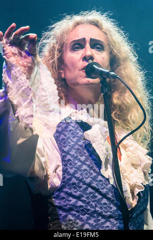 Milan Italie. 26 mai 2014. Ex guitariste Steve Hackett de Genesis se produit sur scène au théâtre Ciak durant la linéaire4'Genesis Revisited 2014 World Tour' Banque D'Images