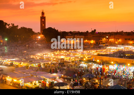 Place Jamaa El Fna, Marrakech, Maroc. Banque D'Images