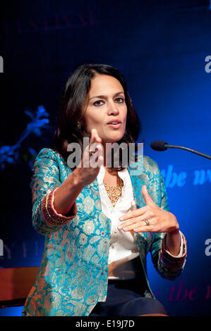 Hay-on-Wye, Powys, au Royaume-Uni. 27 mai 2014. Poète, journaliste indien et danseuse Tishani Doshi pourparlers au Hay Festival 2014. Credit : Graham M. Lawrence/Alamy Live News Banque D'Images