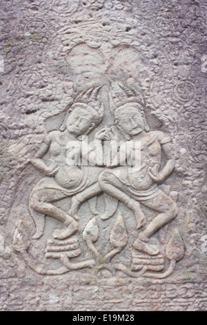 Apsaras sur l'ancien château Banque D'Images