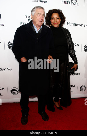 L'acteur Robert De Niro (L) et sa femme Grace Hightower assister à l 'heure est Illmatic' en première mondiale au Festival du Film de TriBeCa 2014 Banque D'Images