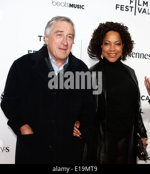 L'acteur Robert De Niro et sa femme Grace Hightower assister à la première mondiale de 'Temps' à l'Illmatic est 2014 Tribeca Film Festival. Banque D'Images