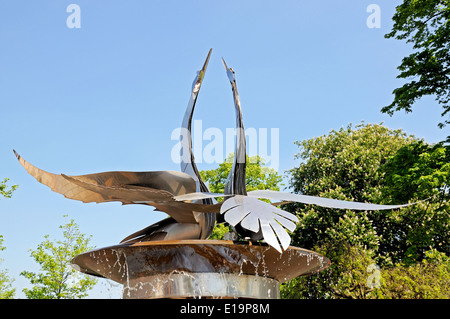 Swan fontaine dans les jardins de Bancroft, Stratford-upon-Avon, Warwickshire, Angleterre, Royaume-Uni, Europe de l'ouest. Banque D'Images