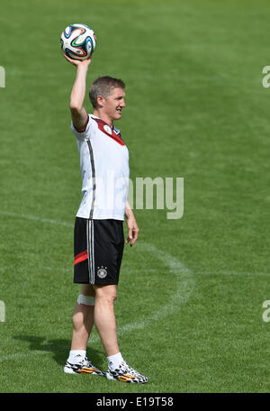 L'Italie, de Passeier. 28 mai, 2014. Bastian Schweinsteiger de l'équipe nationale de football allemande participe à une session de formation sur un terrain d'entraînement à St Leonhard, en Italie, de Passeier 28 mai 2014. L'Allemagne national soccer squad se prépare pour la prochaine Coupe du Monde de la FIFA 2014 au Brésil à un camp d'entraînement dans le Tyrol du Sud jusqu'au 30 mai 2014. Photo : Andreas Gebert/dpa/Alamy Live News Banque D'Images