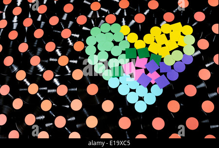 - Musique vinyles collection, symboles.aime la musique, une collection de vinyles vintage et un coeur coloré. Banque D'Images