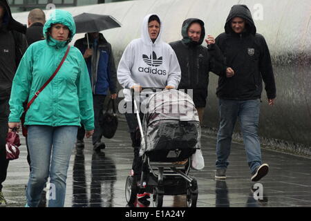 Sheffield, South Yorkshire, UK. 28 mai 2014. La forte pluie d'un bout à Sheffield. Credit : Deborah Vernon/Alamy Live News Banque D'Images