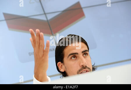 L'Italie, de Passeier. 28 mai, 2014. Sami Khedira de l'équipe nationale de football allemande participe à une conférence de presse sur la formation d'un composé à St Leonhard Passeier en, Italie, 28 mai 2014. L'Allemagne national soccer squad se prépare pour la prochaine Coupe du Monde de la FIFA 2014 au Brésil à un camp d'entraînement dans le Tyrol du Sud jusqu'au 30 mai 2014. Photo : Andreas GEBERT/DPA/Alamy Live News Banque D'Images