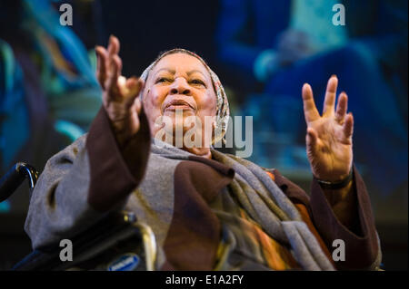 Toni Morrison, prix Nobel et ancien lauréat du prix Pulitzer, parlant de sa pièce Desdemona au Hay Festival 2014. ©Jeff Morgan Banque D'Images