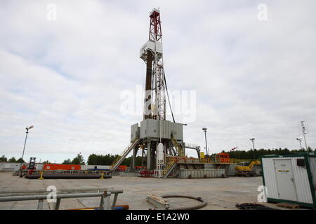 17 mai 2014 - Milowo Milowo - Pologne, Pologne, 17, mai 2014 l'PGNiG SA La société a commencé à nouveau à la recherche de gaz de schiste dans Milowo dans le nord de la Pologne (Kartuzy la concession). Le processus de forage prendra 2 mois et est prévu à 3800 mètres de profondeur. (Crédit Image : © Michal Fludra/NurPhoto ZUMAPRESS.com) / Banque D'Images