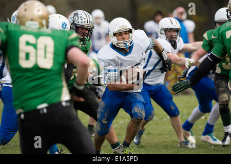 Tarannau, Université d'Aberystwyth football américain (en blanc) de la lecture d'un match de ligue Pays de Galles UK Banque D'Images