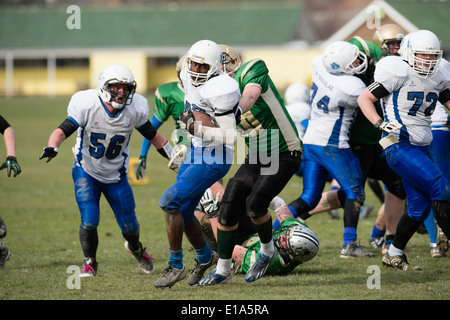 Tarannau, Université d'Aberystwyth football américain (en blanc) de la lecture d'un match de ligue Pays de Galles UK Banque D'Images