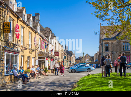 Cotswolds village de Stow on the Wold Old stocks Hotel in the Market Square, Stow on the Wold, Cotswolds, Gloucestershire, Angleterre, Royaume-Uni, GB, Europe Banque D'Images