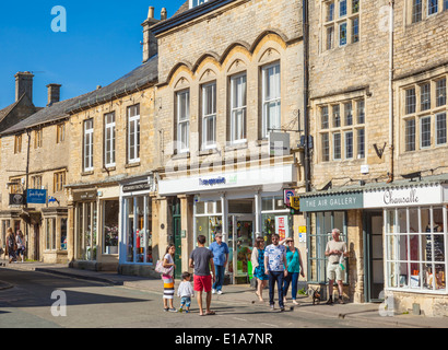 cotswolds village de Stow on the Wold Shopping au centre de Stow on the Wold, Cotswolds, Gloucestershire, Angleterre, Royaume-Uni, UE, Europe Banque D'Images