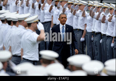 West Point, USA. 28 mai, 2014. Le président américain, Barack Obama (C) assiste à la cérémonie de remise des diplômes à l'Académie militaire de West Point, New York, États-Unis, le 28 mai 2014. Obama a dit qu'ici mercredi qu'il croit en l'avenir prévisible, le terrorisme demeure la menace la plus directe à l'Amérique à la maison et à l'étranger. Credit : Wang Lei/Xinhua/Alamy Live News Banque D'Images