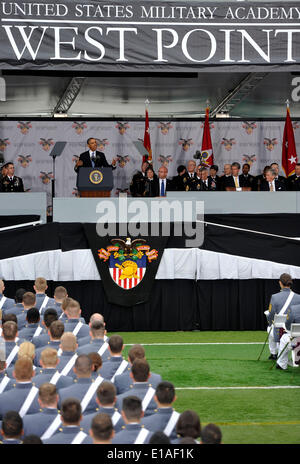 West Point, USA. 28 mai, 2014. Le président américain Barack Obama (2e à L) assiste à la cérémonie de remise des diplômes à l'Académie militaire de West Point, New York, États-Unis, le 28 mai 2014. Obama a dit qu'ici mercredi qu'il croit en l'avenir prévisible, le terrorisme demeure la menace la plus directe à l'Amérique à la maison et à l'étranger. Credit : Wang Lei/Xinhua/Alamy Live News Banque D'Images