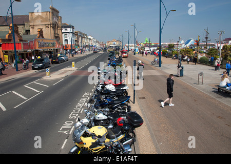 Moto garée sur le front de mer de Great Yarmouth Banque D'Images