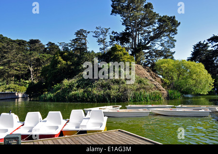 Stow Lake, chaloupes, pédalos Golden Gate Park San Francisco Banque D'Images