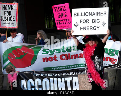 Dallas, TX, USA - 28 mai 2014 - Réunion annuelle des actionnaires d'Exxon Mobil, la plus grande corporation aux États-Unis. Crédit : J. G. Domke/Alamy Live News Banque D'Images