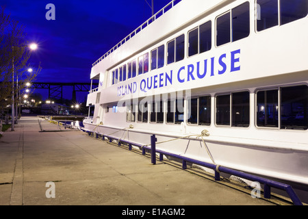 Island Queen 'V' bateau de croisière dans le port de Parry Sound au crépuscule. Parry Sound, Ontario, Canada. Banque D'Images