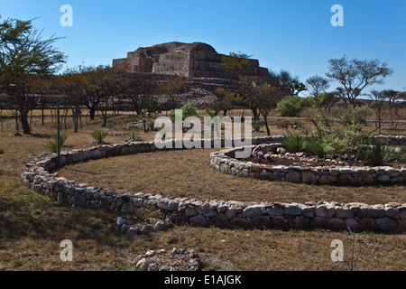 Jardin botanique du désert et le temple principal AU CANADA DE LA VIRGEN - site archéologique de San Miguel de Allende, Mexique Banque D'Images