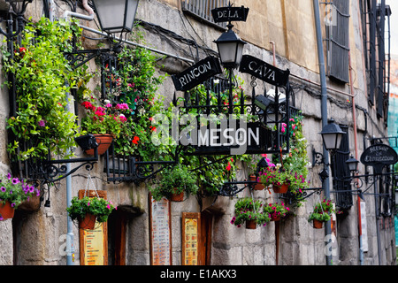 Les panneaux d'entrée de Tapas, restaurant Mesón Rincón de la Cava, Madrid, Espagne. Banque D'Images