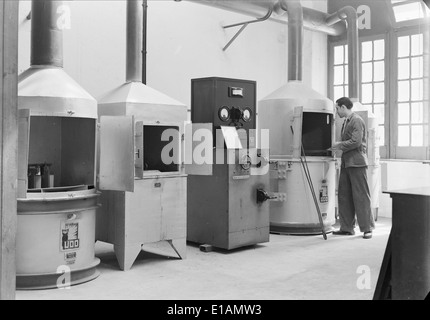 Le Fábrica de Material de Guerra à Lisbonne, qui présente le rôle historique de l'usine en temps de guerre, documenté par Mário Novais. Banque D'Images