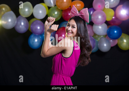 Young woman dancing Banque D'Images